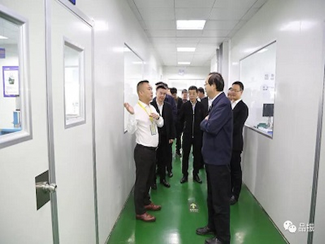 臺州市政協(xié)主席陳偉義一行參觀了一晶